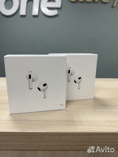 AirPods 3 Lightning Charging Case