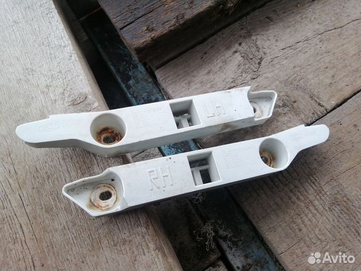 Кронштейн крепления переднего бампера Ford Focus 2