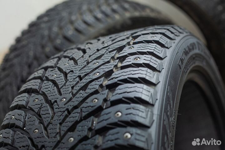 Nokian Tyres Hakkapeliitta 9 235/45 R18 98T