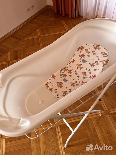 Ванночка для купания с подставкой