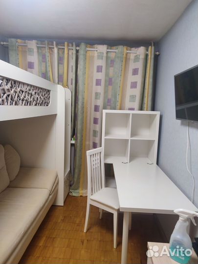 Школьный стол с книжными полками(8 ячеек) икея