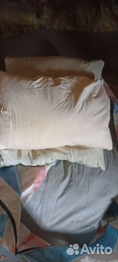 Перина перьевая и 6 подушек.Куриный пух