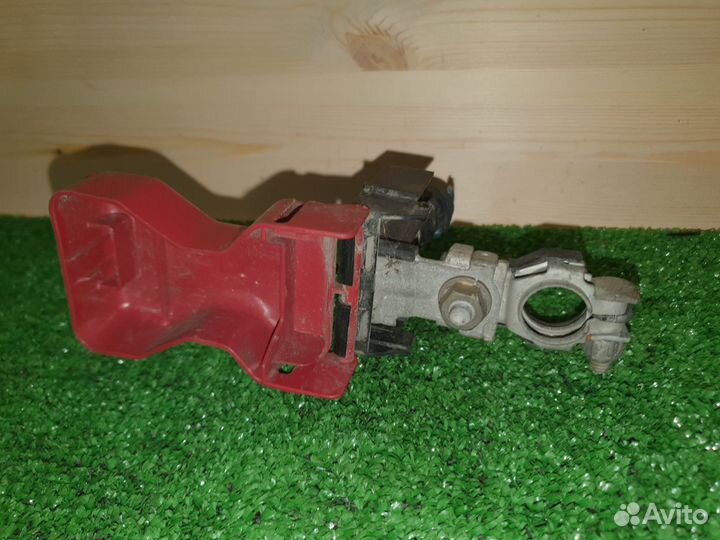 Клемма аккумулятора Nissan Tino V10