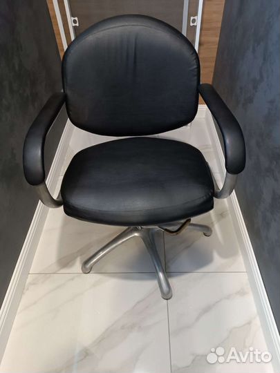 Парикмахерское кресло бу