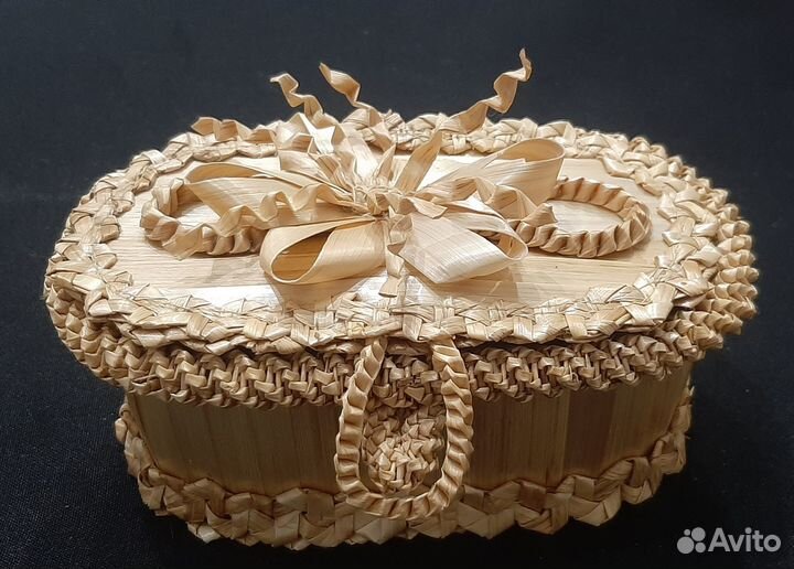 Деревянная шкатулка