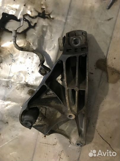 Кронштейн двигателя BMW E70 X5 E71 X6