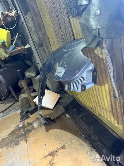 Правое переднее крыло mazda 3 bk 2008