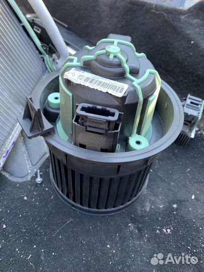 Моторчик печки Пежо 308