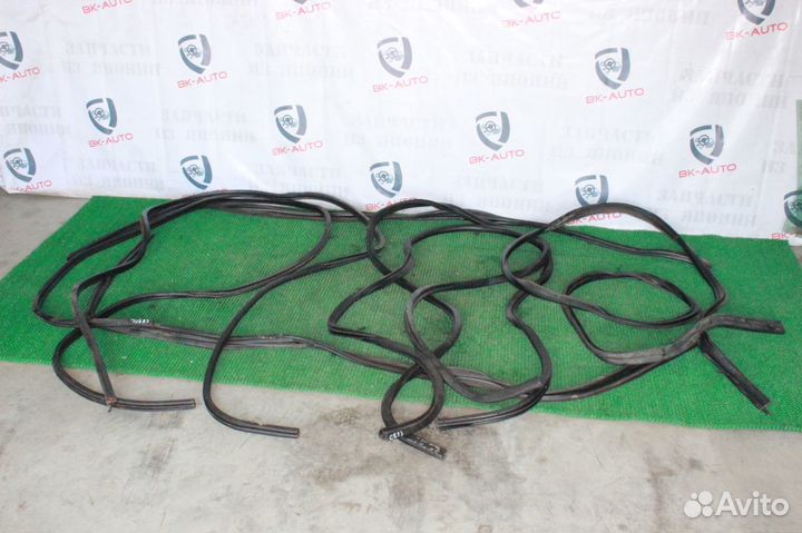 Дверные уплотнители Cadillac Escalade GMT800