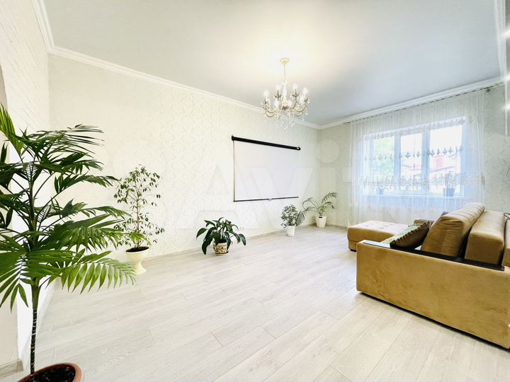 Коттедж 188,3 м² на участке 6,8 сот.