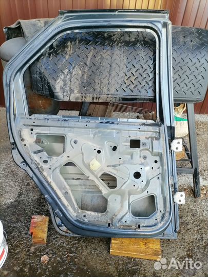 Дверь задняя правая левая Рено логан1