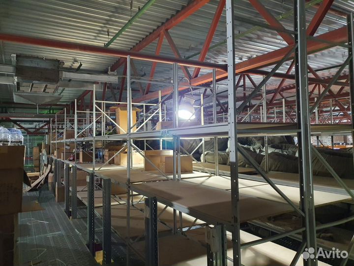 Стеллажи среднегрузовые с полками б/у