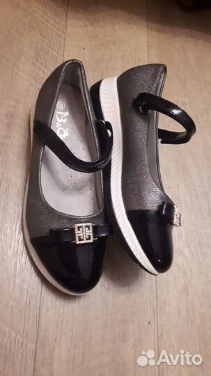 Туфли для девочки новые