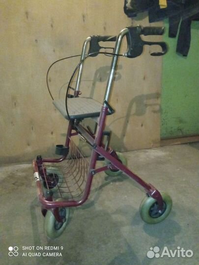 Удерживающая подставка с колесами