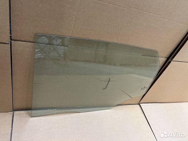 Стекло задней правой двери IX 35 новое оригинал
