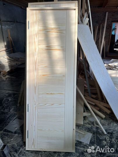 Дверь из массива дерева