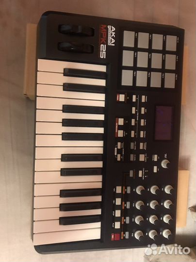 Миди-клавиатура akai PRO MPK25