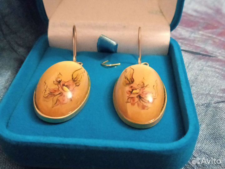 Серьги (селенит), 1987 год