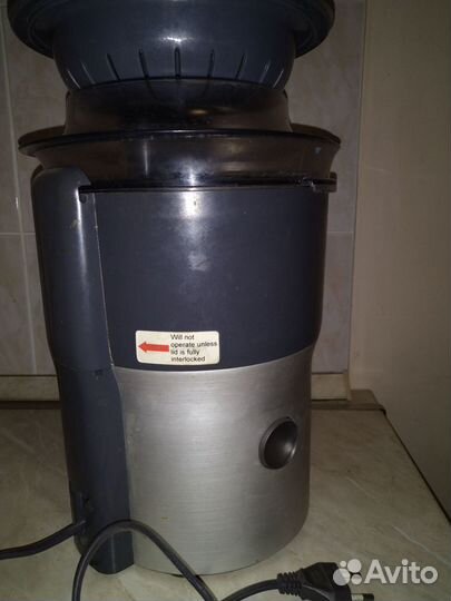 Соковыжималка центробежная Кенвуд Kenwood JE 900