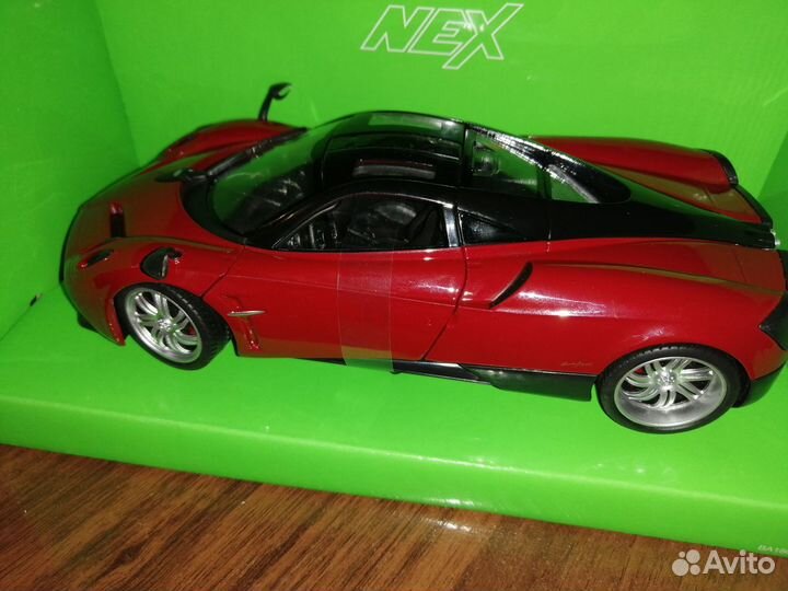 Масштабная модель 1/24 Pagani Huayra 2017 г. Welly