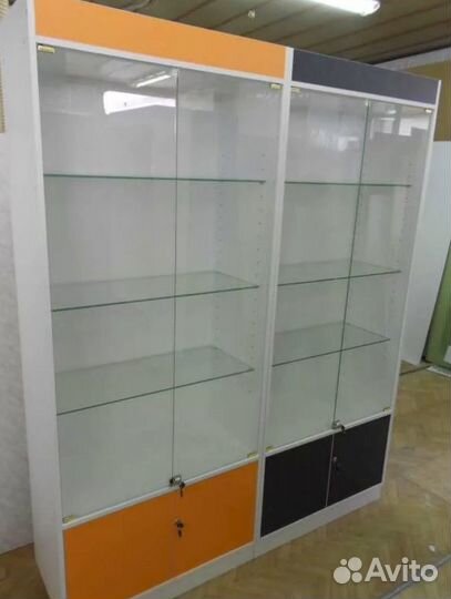 Витрина торговая из стекла