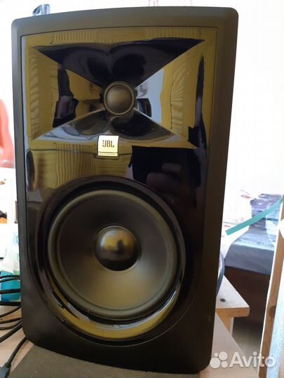 Активные колонки JBL