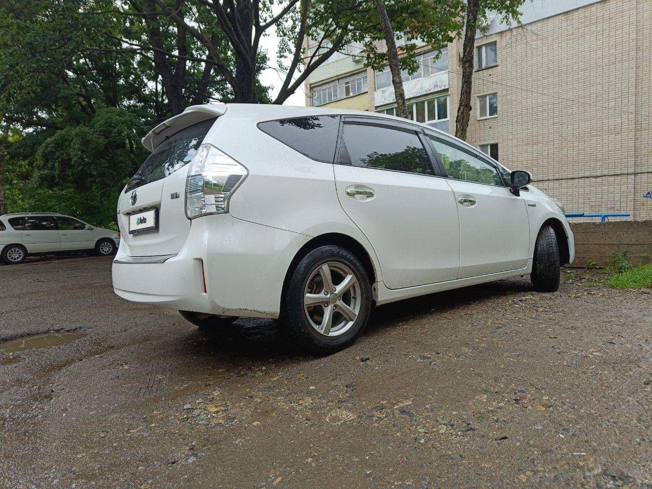 Toyota Prius Alpha: фото владельца