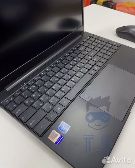 15,6 ультрабук 16Гб/512 Гб SSD/4 ядра