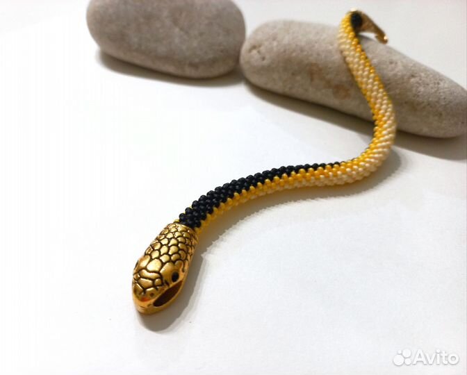 Браслет змейка из бисера, черно желто белая, 19см