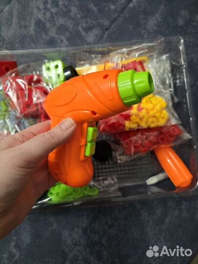 Конструктор с шуруповертом и ответкой 404 детали