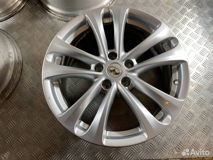 Комплект литых дисков R18x8 5x114.3