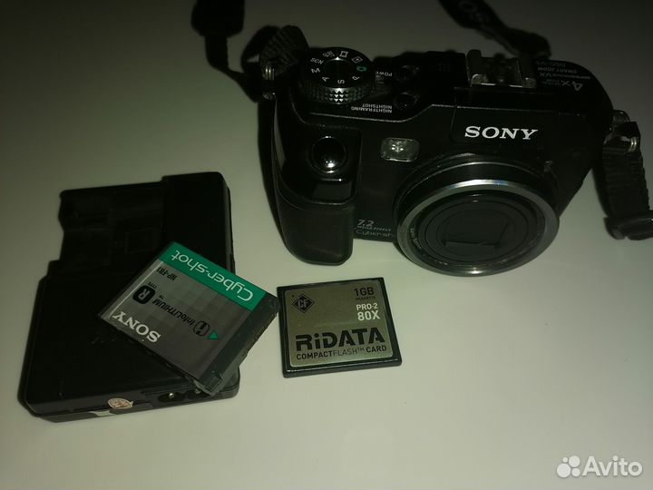 Фотоаппарат Sony DSC-V3