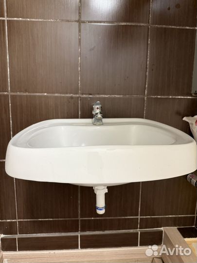 Раковина со смесителем