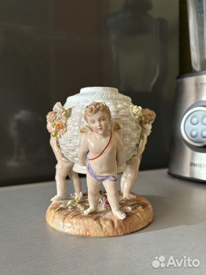 Статуэтка фарфоровая 