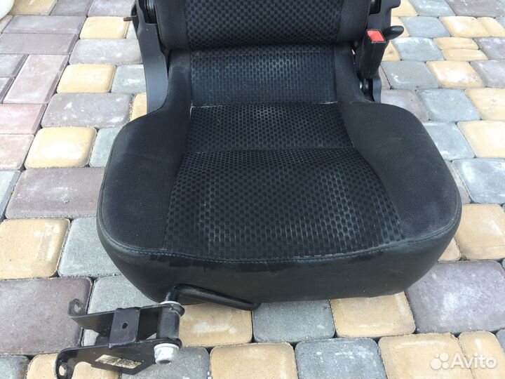 Продам сидение на автомобиль, в отл состоянии