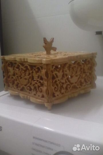Деревянная шкатулка