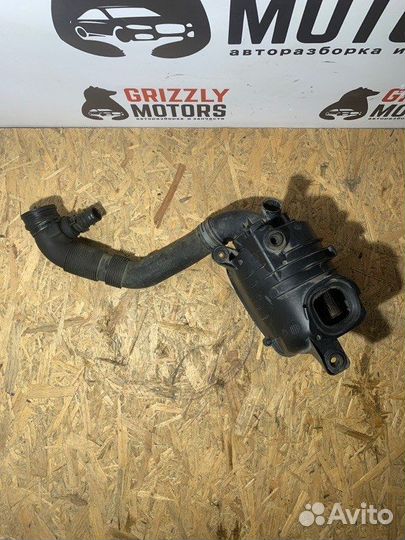 Корпус воздушного фильтра Volkswagen Golf 1K BSE