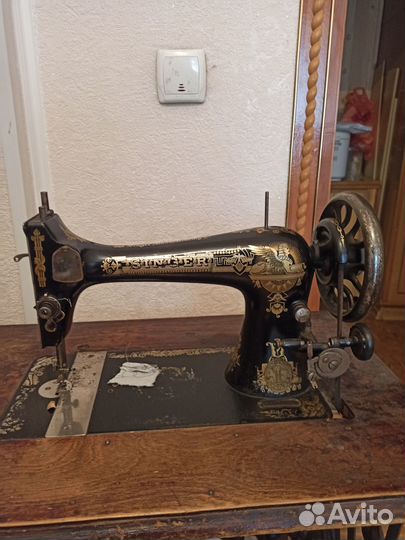 Швейная машинка Зингер
