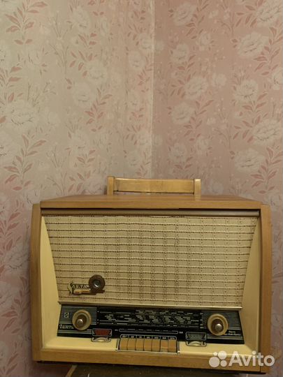 Радиоприемник времен СССР
