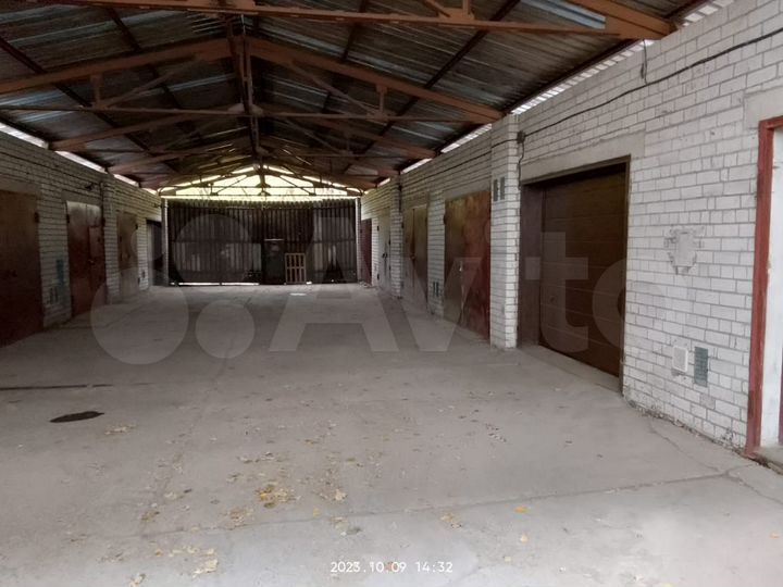 Гараж, > 30 м²