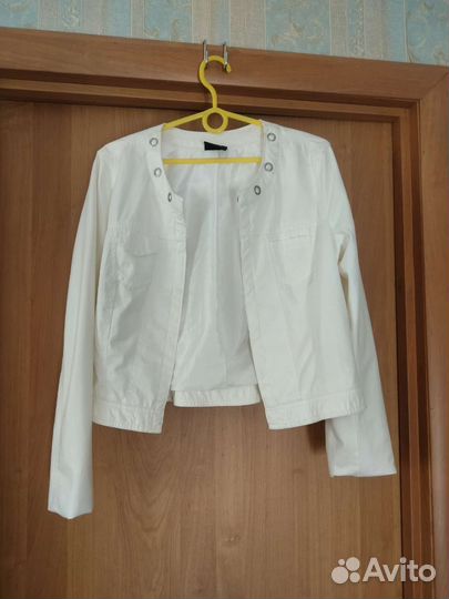 Стильная белая курточка-жакет