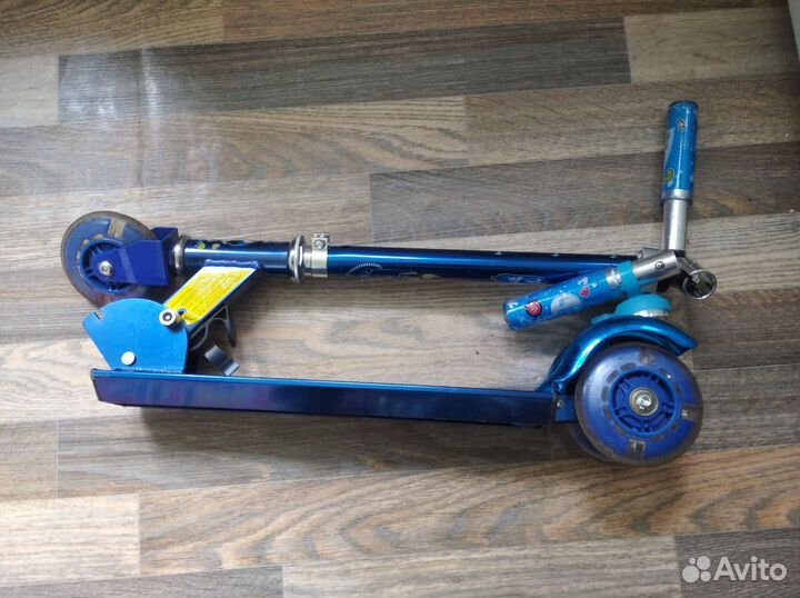 Самокат трехколесный
