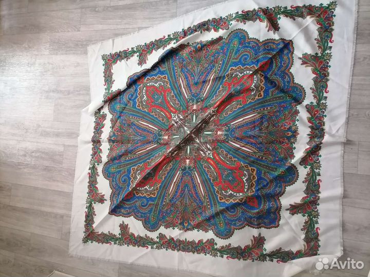 Платок 1,6на 1,6старинный