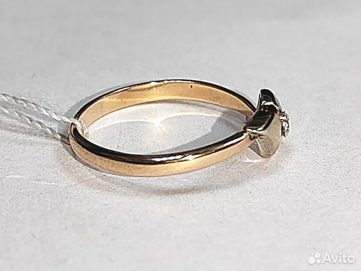 Золотое кольцо с бриллиантом 17р