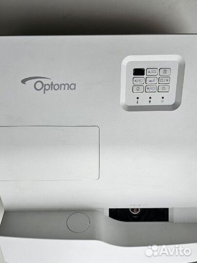 Ультракороткофокусный проектор Optoma W330UST