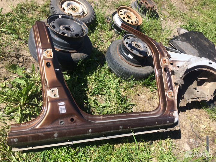 Порог со стойкой правый Renault Sandero Stepway 1