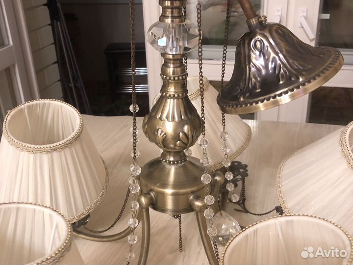 Люстра с абажуром