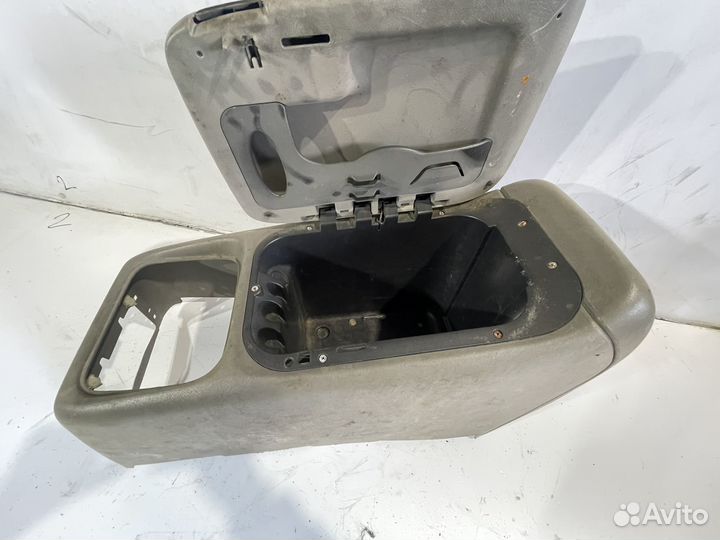 Бардачок центральной консоли Chevrolet tahoe