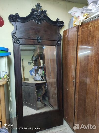 Антикварные часы и зеркало