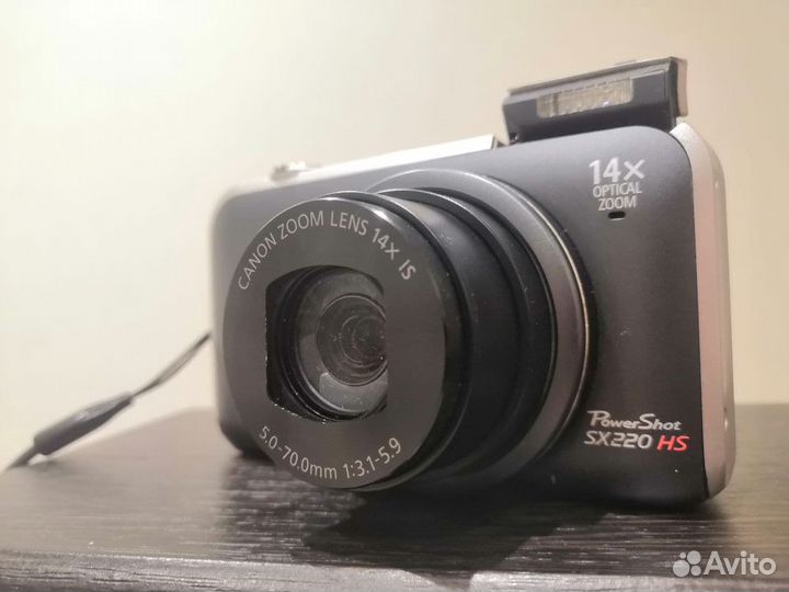 Отличная цифровая фотокамера Canon PowerShot SX220